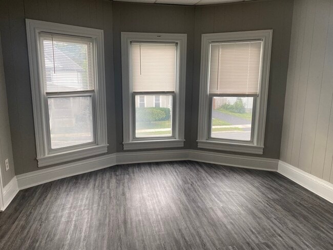Building Photo - Gorgeous 5 bedroom 2 bath located on friendly neighborhood for rent!!!