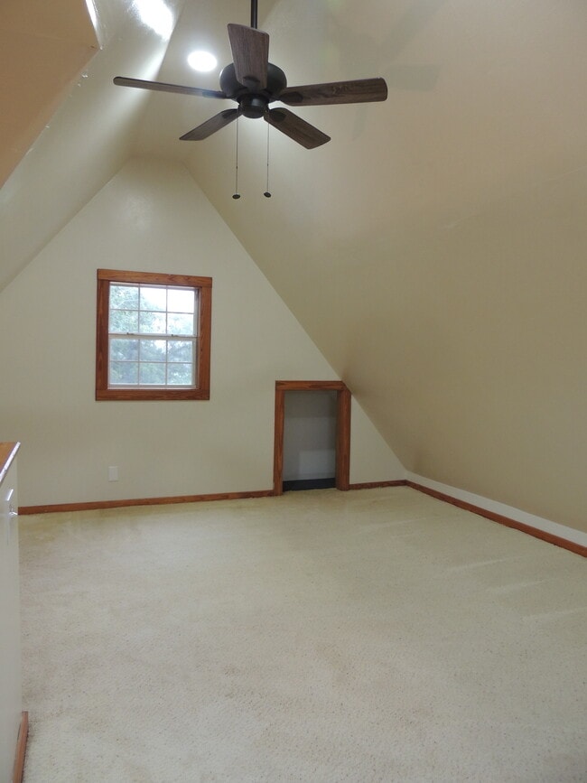 Upstairs bedroom/loft - 910 Perry Ln