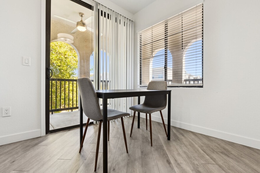 Building Photo - 9450 W Cabela Dr