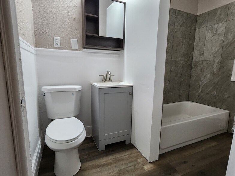 Master Bathroom - 2717 Aldrich Ave N