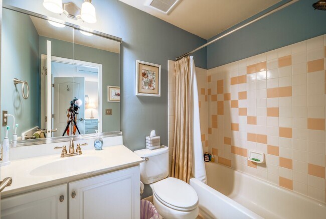 Building Photo - Beautiful home with pool | 6,000+ square feet