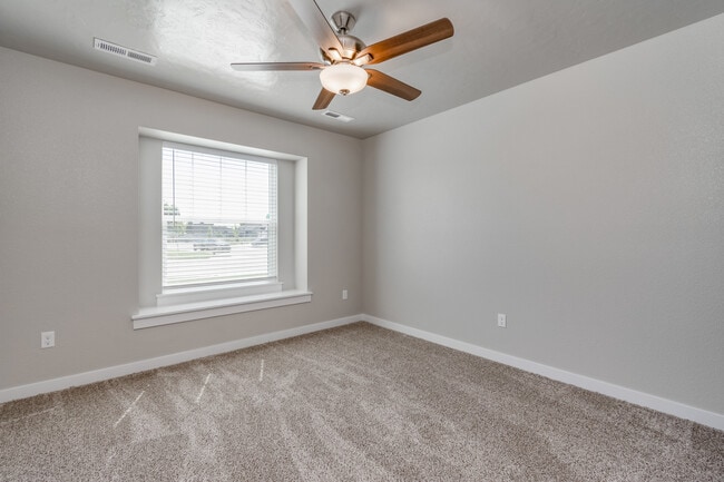 Building Photo - 2099 N Waterbrook Way
