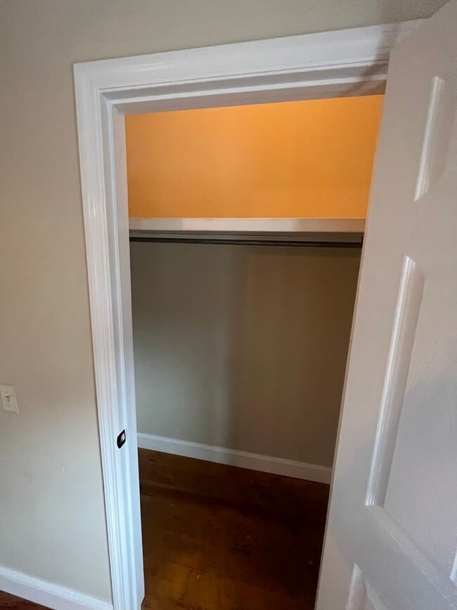 Building Photo - 25 W Oak St