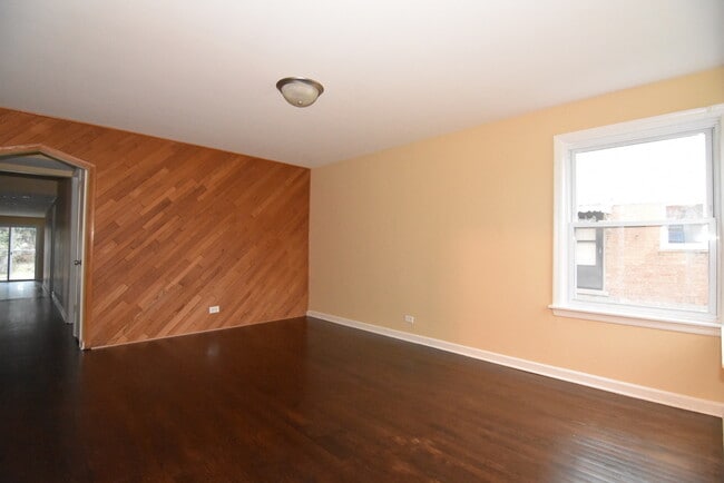 Building Photo - 2710 Reuter Ave