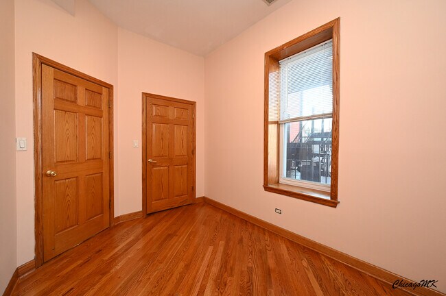 Building Photo - 1535 N Paulina St