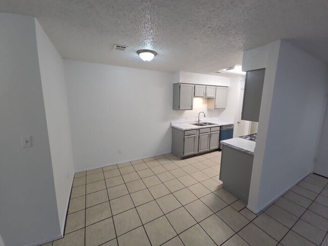 Building Photo - **Updated 2 Bed Home with Covered Carport ...
