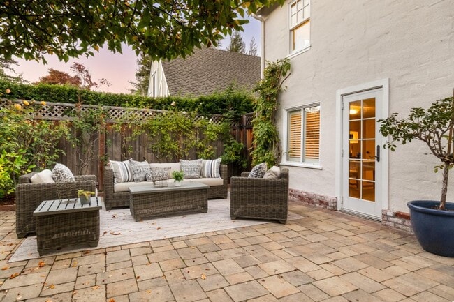 Building Photo - 105 Pepper Ave