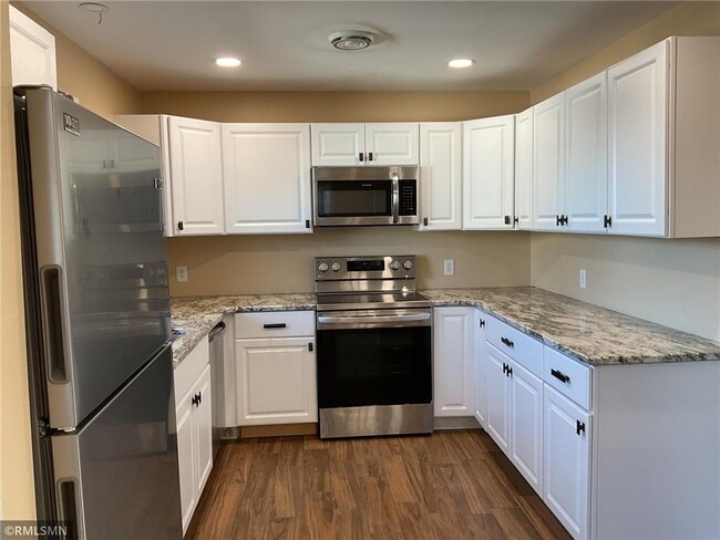 Building Photo - 28662 W Lake Dr