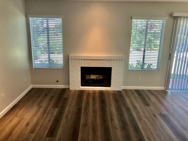Building Photo - Charming 4-Bedroom, 3-Bath