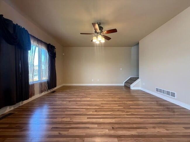 Building Photo - 5-bedroom home with expansive mountain views!