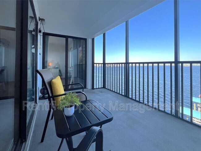 Building Photo - 2711 First Street