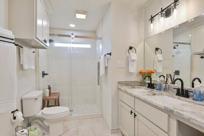 Building Photo - 6206 Cromwell Ct