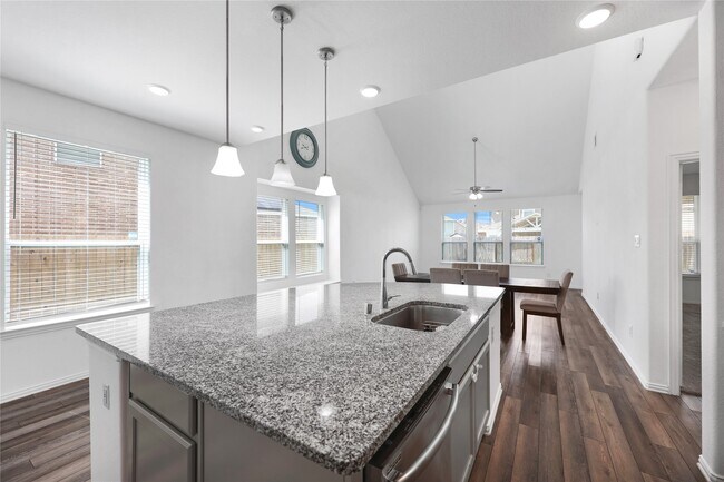 Building Photo - 29897 Dovetail Blf Ln