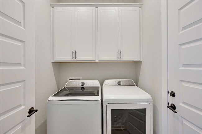 Building Photo - 4902 Seadrift Dr