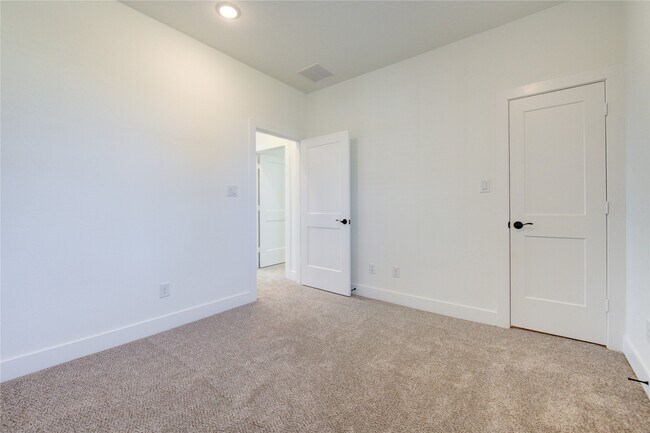 Building Photo - 1419 Shaded Rock Dr