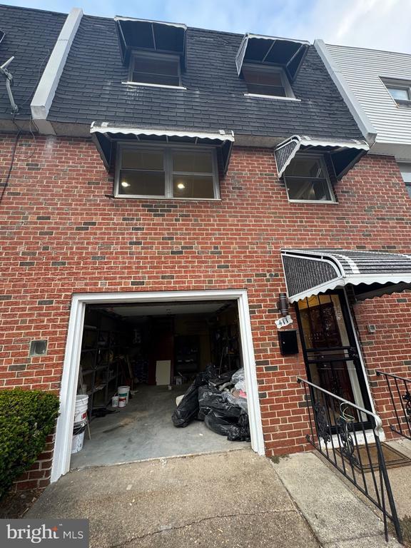 Building Photo - 441 W Shunk St