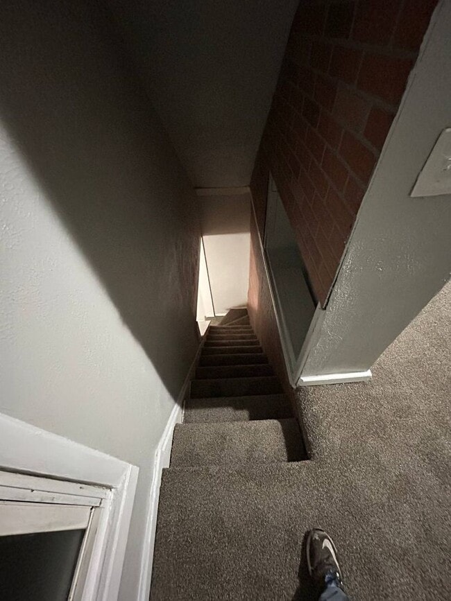 Building Photo - 3-Bedroom Single Family Home | Spacious Layout | Section 8 & Pet Friendly