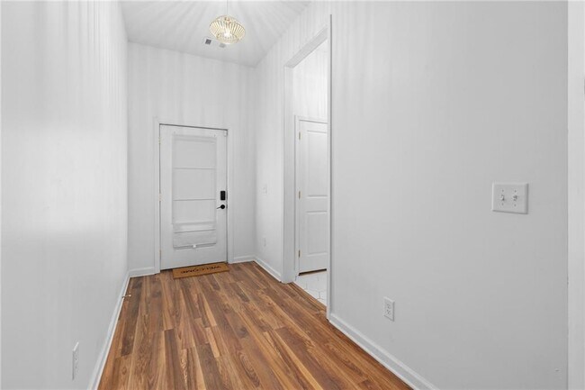 Building Photo - 1278 Plaza Ave SW