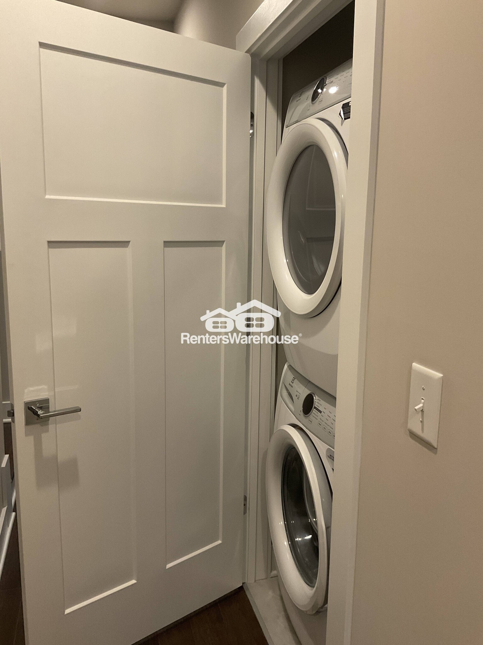 Building Photo - 1319 Millpark Ln