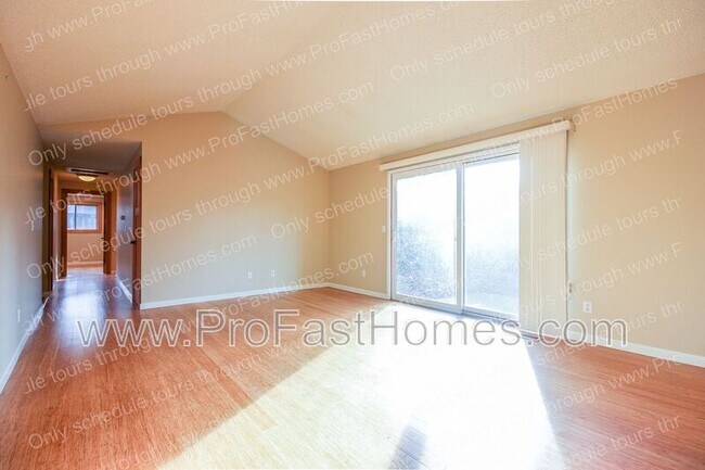 Building Photo - 14210 SW Rochester Dr