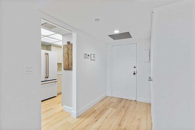 Building Photo - 3440 S Ocean Blvd