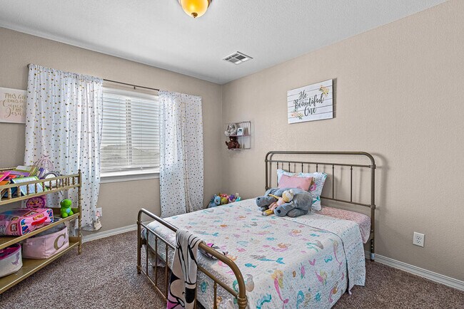 Building Photo - 14821 Tierra Escape Ave
