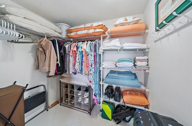 Building Photo - 353 S US Hwy 1