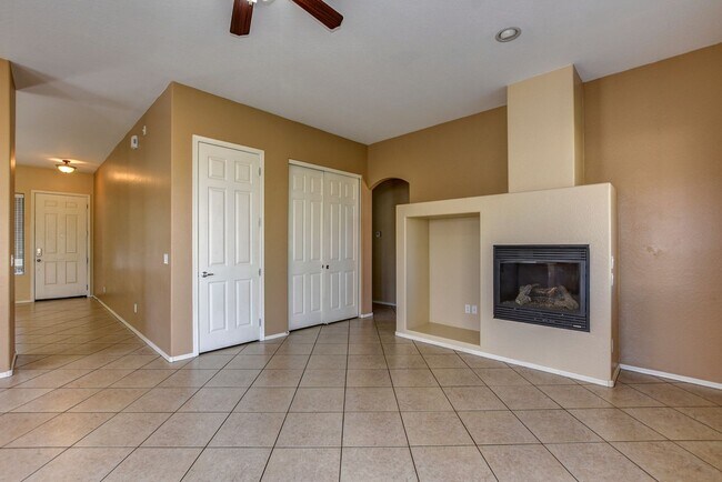 Building Photo - Beautiful Home for Rent in Granville!