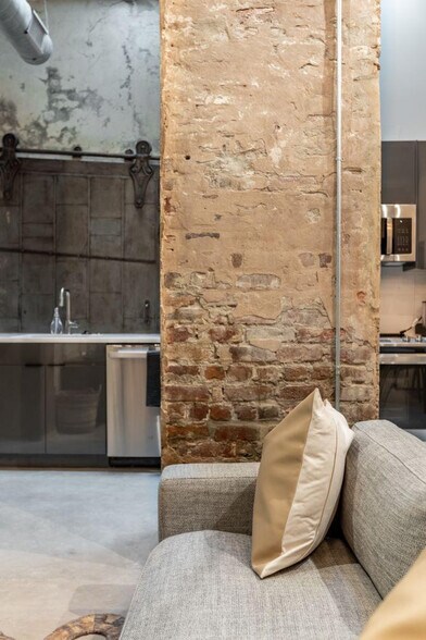 Building Photo - 315 Girod St