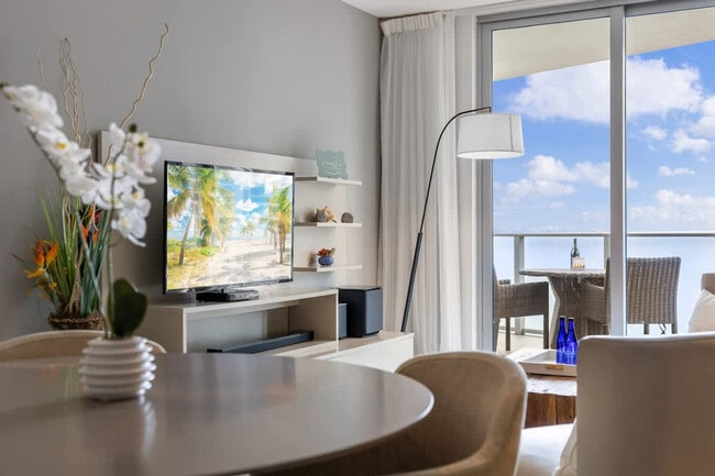 Building Photo - 4011 S Ocean Dr