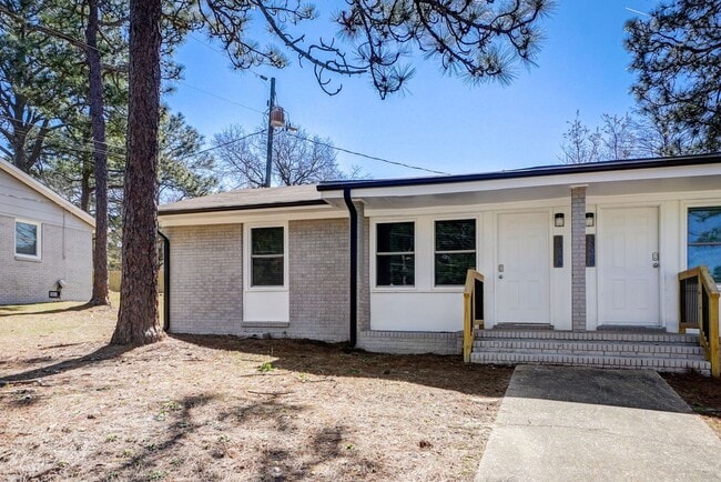 Building Photo - Gorgeously Renovated Apartments