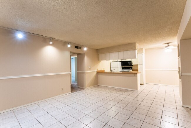 Building Photo - Pointe Condos #56