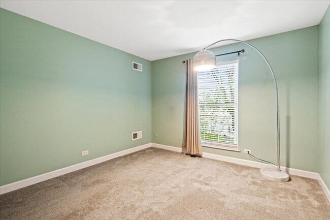 Building Photo - 5300 Carriage Way Dr