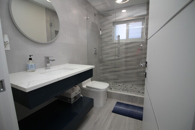 Building Photo - 2548 SE 14th St