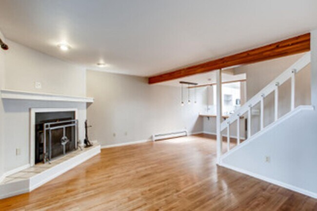Building Photo - Beautiful 3 Bedroom Townhome in North Boulder