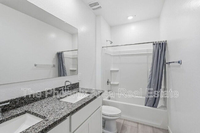Building Photo - 2761 W Seaver Ave