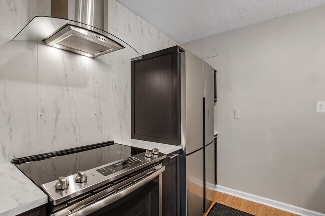 Building Photo - 809 W 40th St