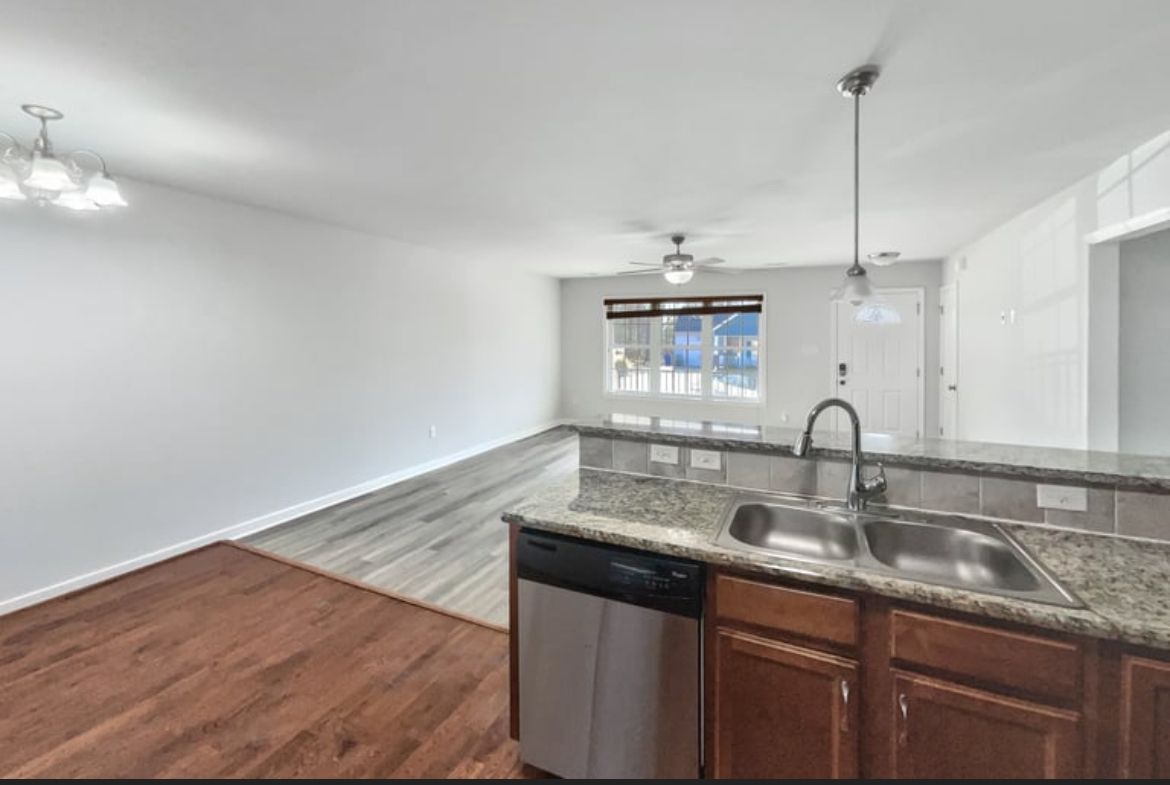 Building Photo - 3912 Harrow Dr