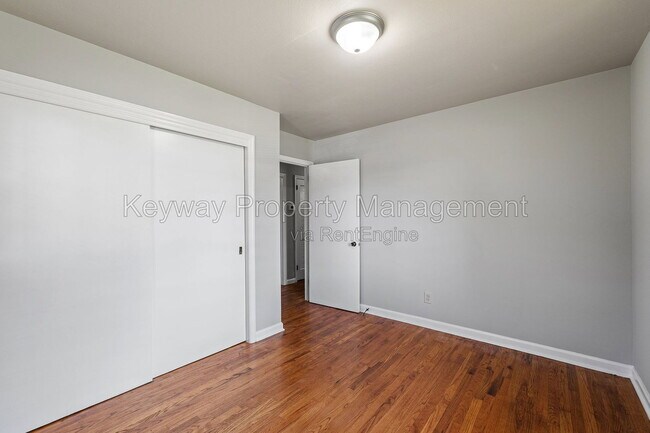 Building Photo - 2105 Eastland Dr