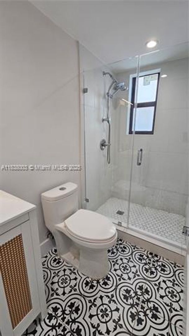 Building Photo - 424 NE 63rd St