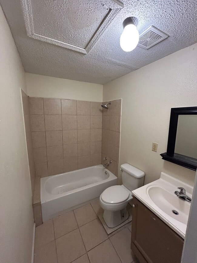 Building Photo - Moss Point 3 Bedroom