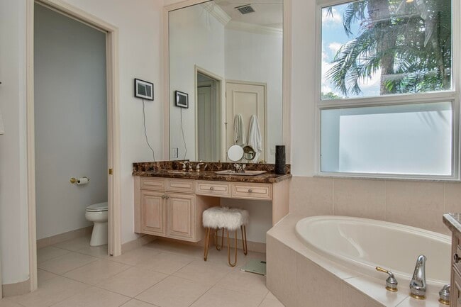Building Photo - 7916 Montecito Pl