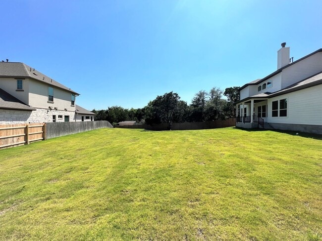 Building Photo - Georgeous 5-Bedroom in the Three Points Community