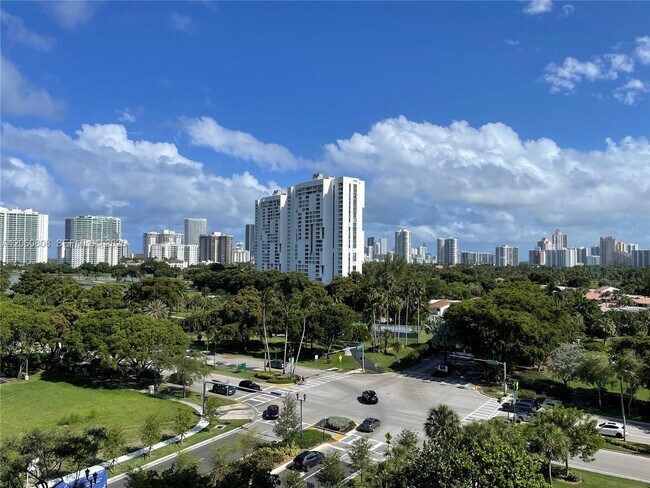 Building Photo - 3375 N Country Club Dr