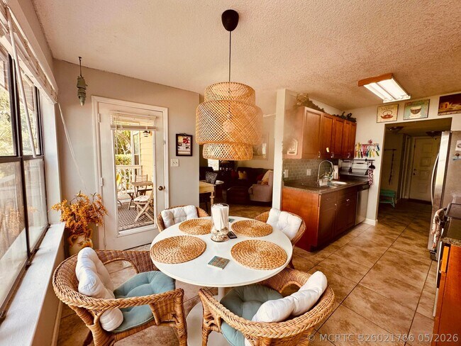 Building Photo - 225 S Tropical Trail