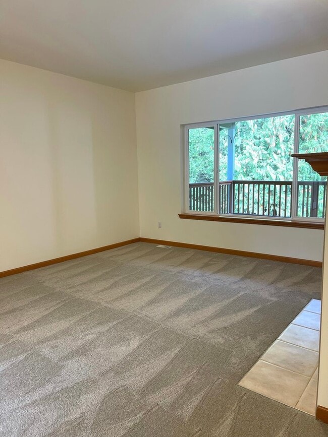 Building Photo - Prime Poulsbo location....3 bedroom rambler with bonus or office