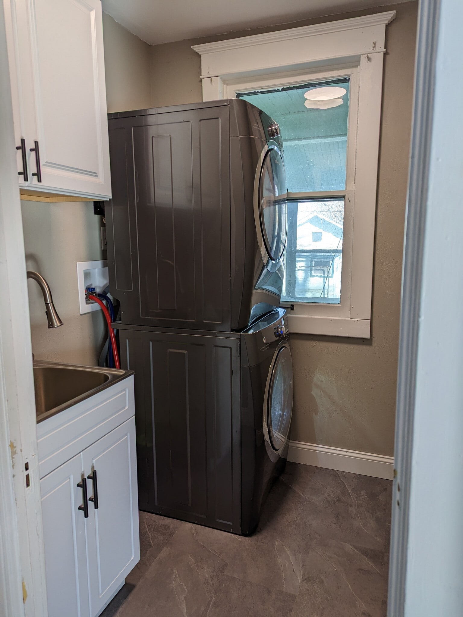 Main Floor Laundry - 1116 S Glass St