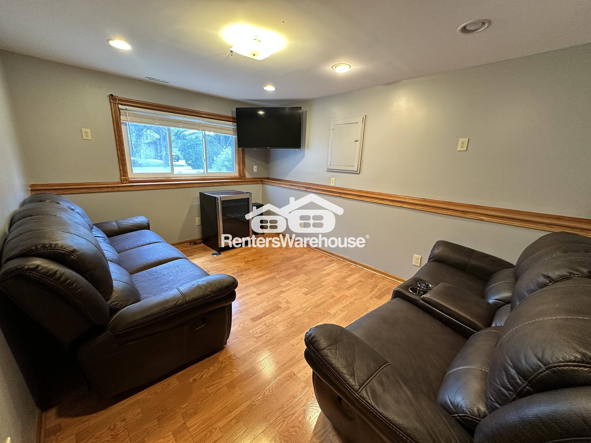 Building Photo - 10921 Jersey Ct N