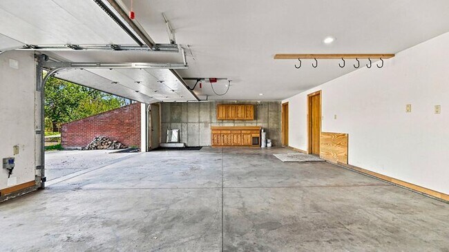 Building Photo - 4702 N State Hwy 67