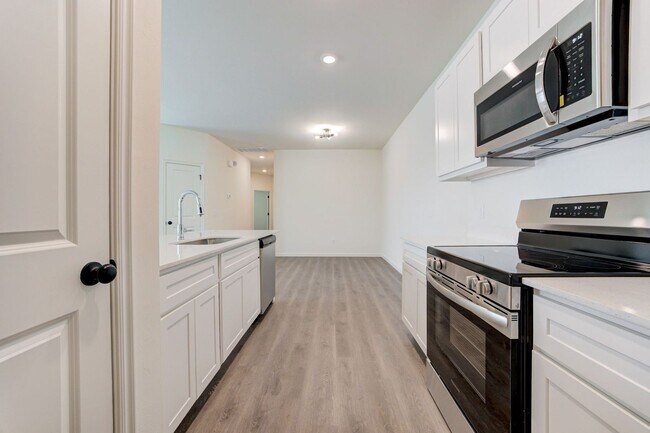 Building Photo - New Construction-Never Lived in Duplex, Pe...